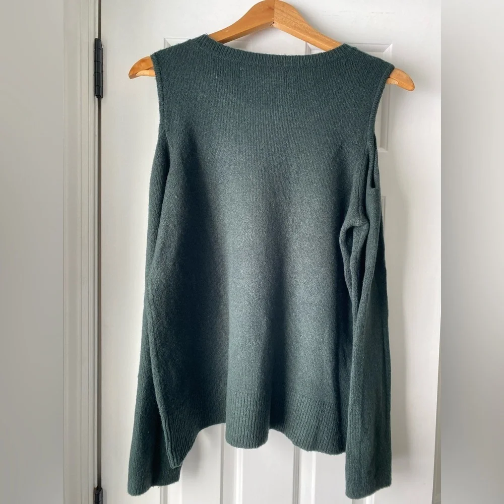 Loft Women’s Hunter Green Wide Sleeved Cold Shoulder Sweater Size M - Picture 5 of 5